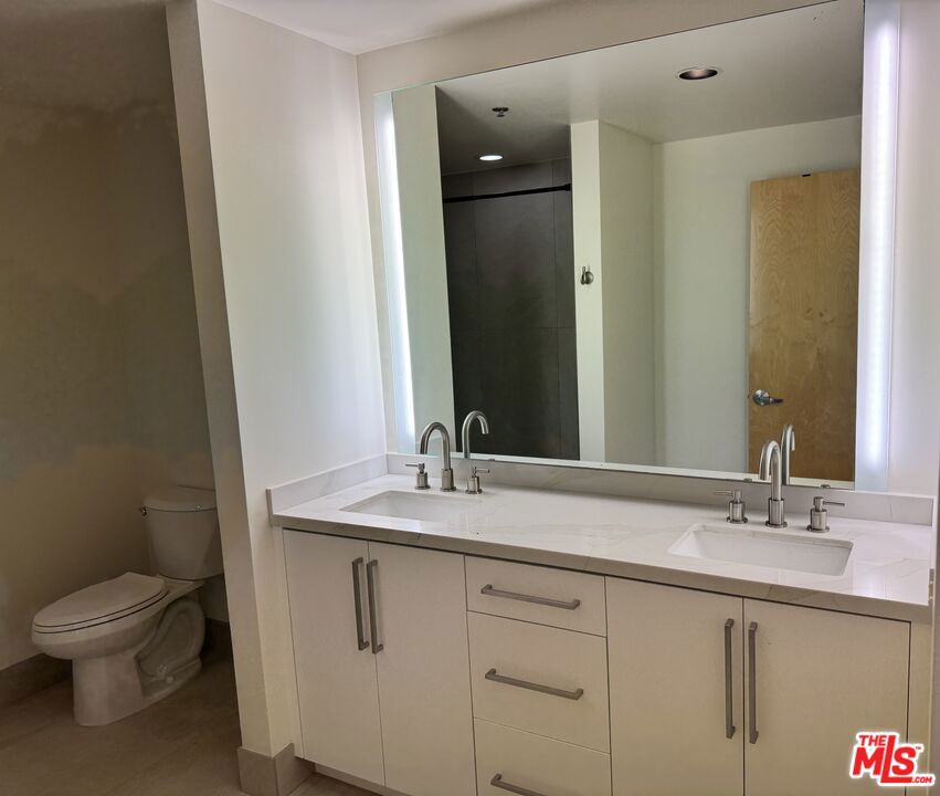 1111 S Grand Avenue 1005 Property Photo 13