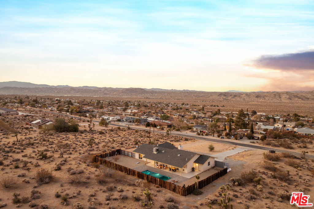 60789 Pueblo Trail Property Photo 2