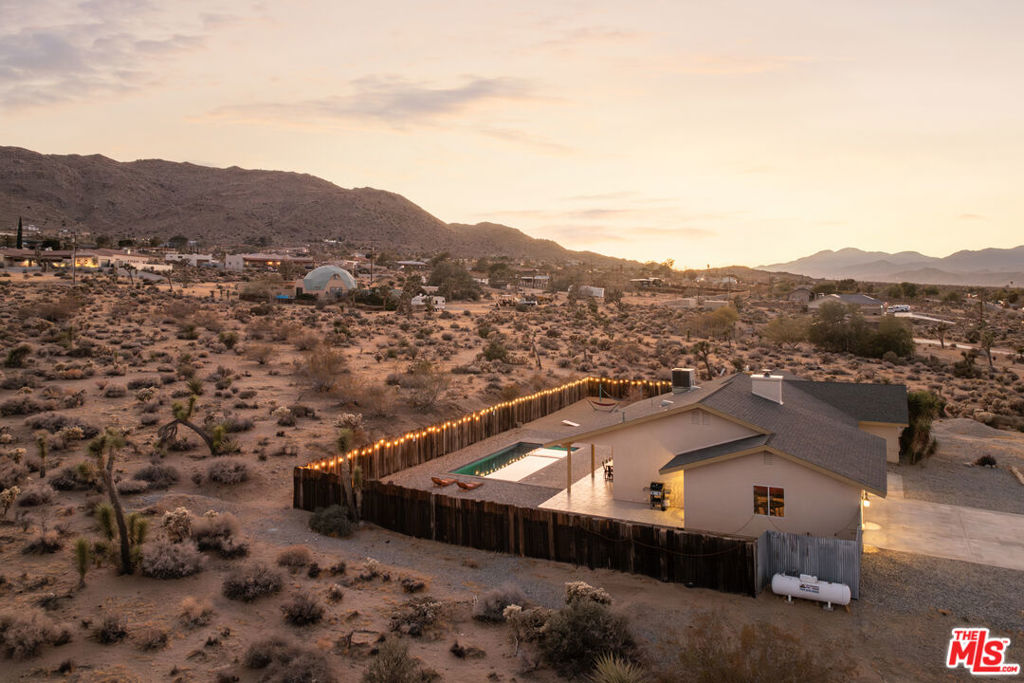 60789 Pueblo Trail Property Photo 3