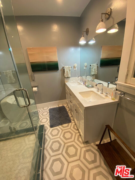 1202 N Poinsettia Place Property Photo 14