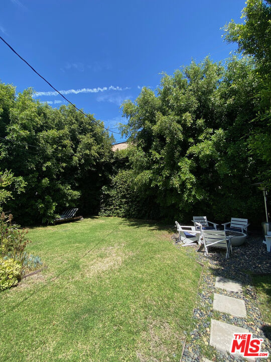 1202 N Poinsettia Place Property Photo 21