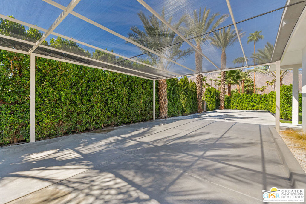 2020 E Amado Road Property Photo 11