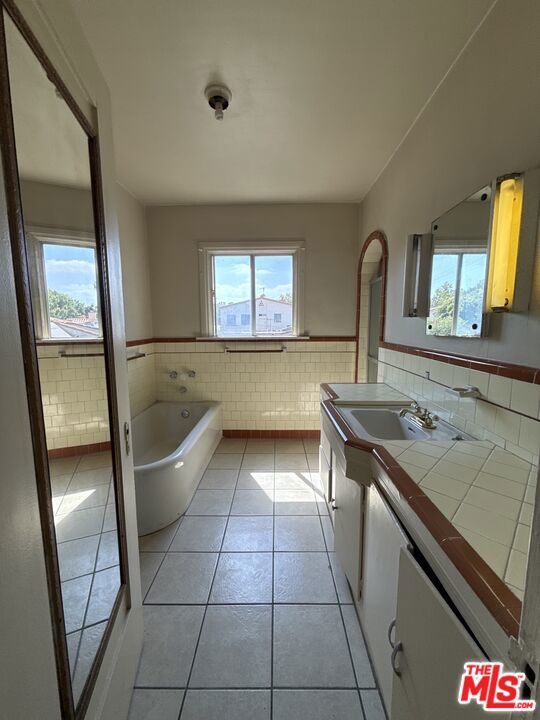 4150 5th Avenue Property Photo 8