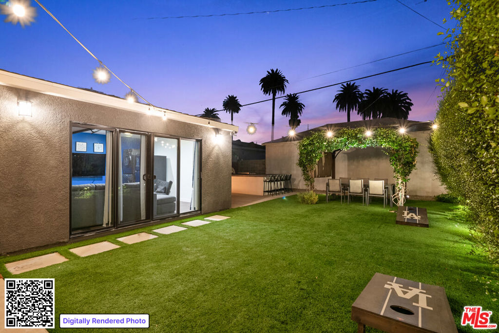 2724 S Harcourt Avenue Property Photo 22