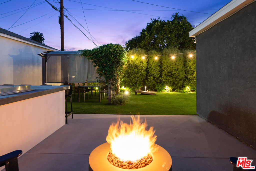 2724 S Harcourt Avenue Property Photo 23