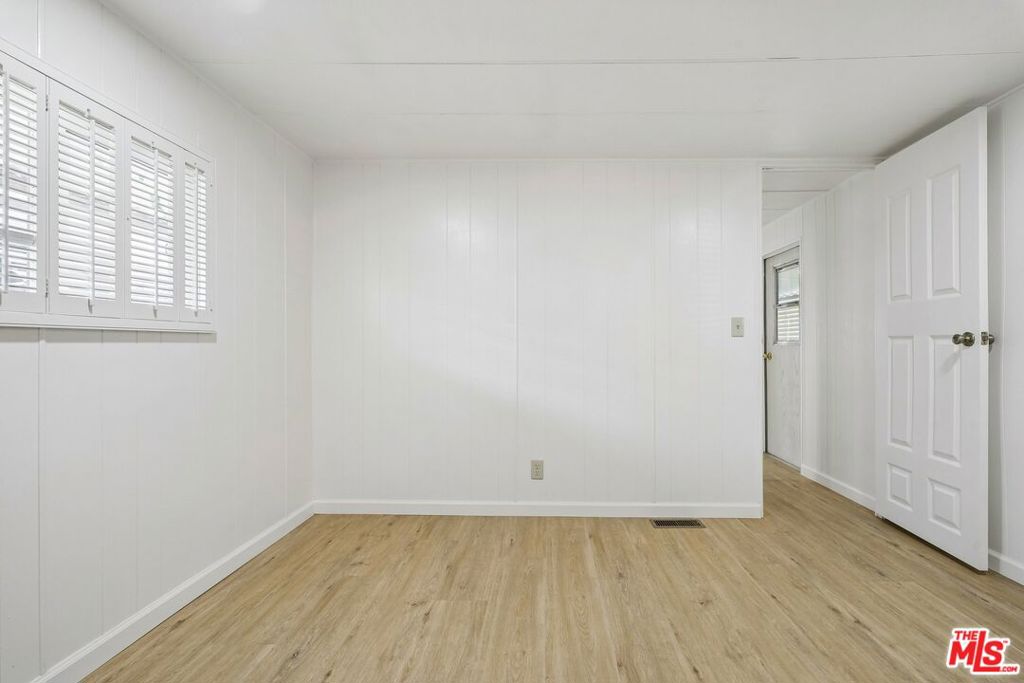 11250 Playa Street 16 1/2 Property Photo 18