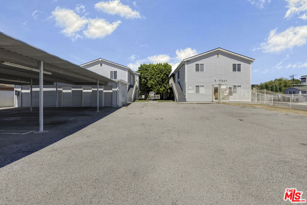 11901 Valerio Street Property Photo 2