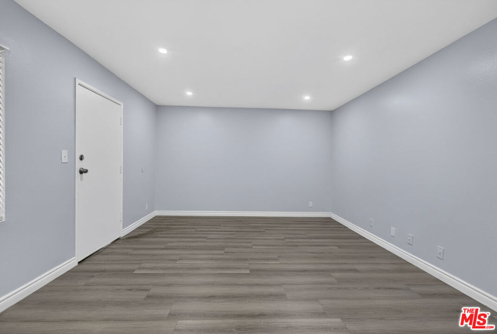 11901 Valerio Street Property Photo 6