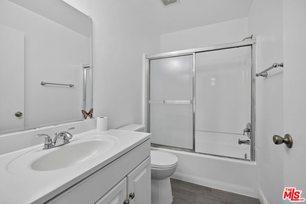11901 Valerio Street Property Photo 7