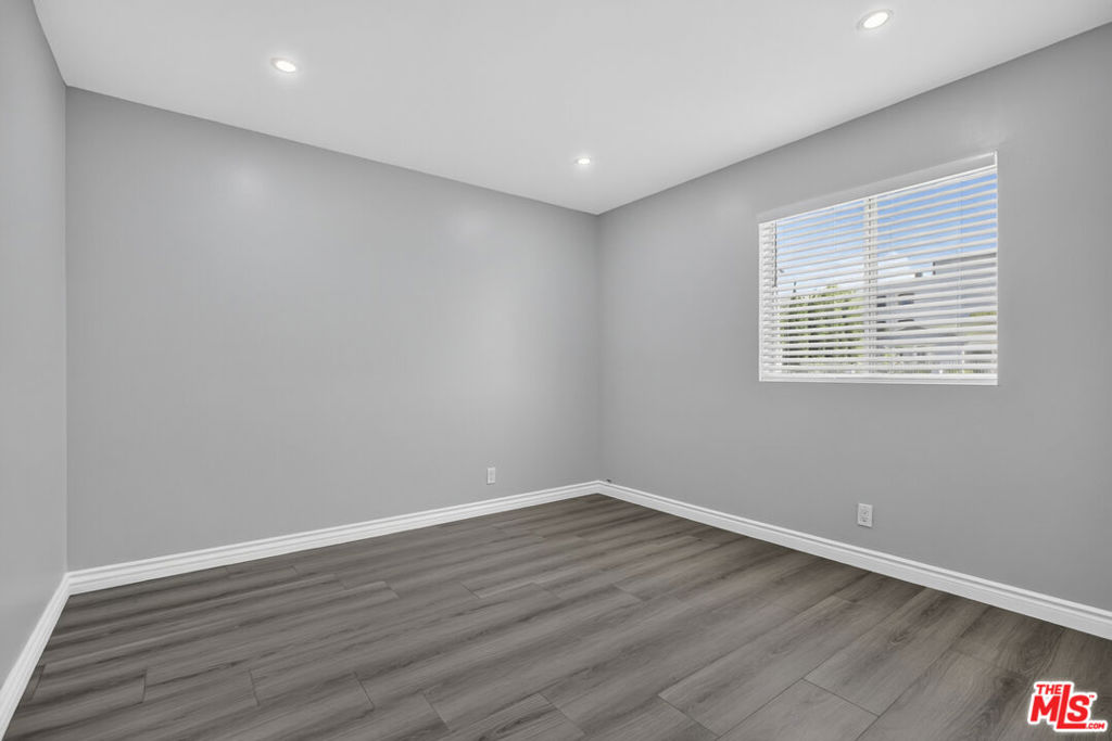 11901 Valerio Street Property Photo 8