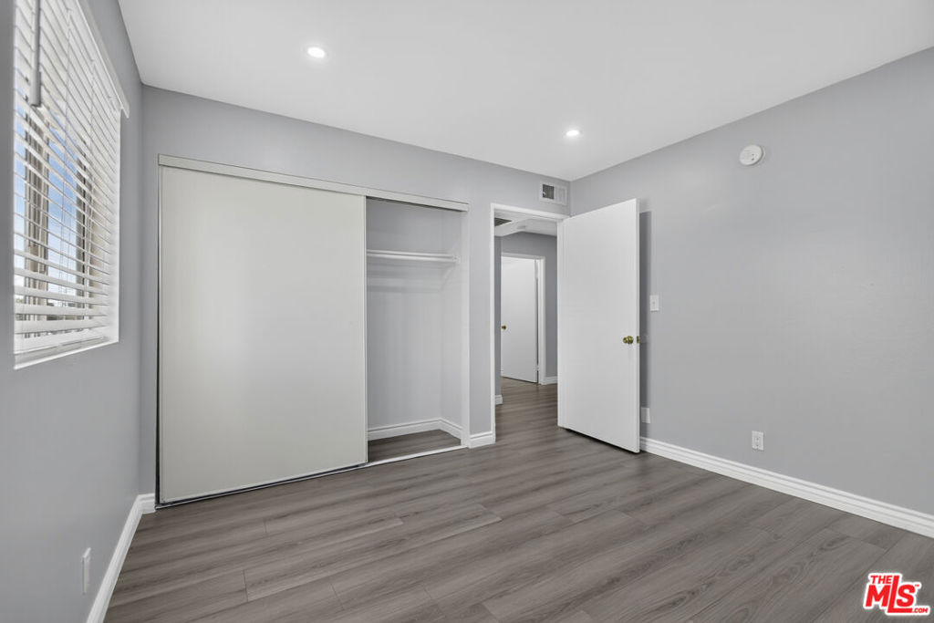 11901 Valerio Street Property Photo 9