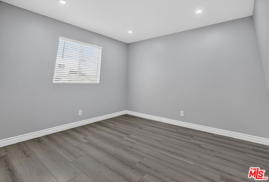 11901 Valerio Street Property Photo 10