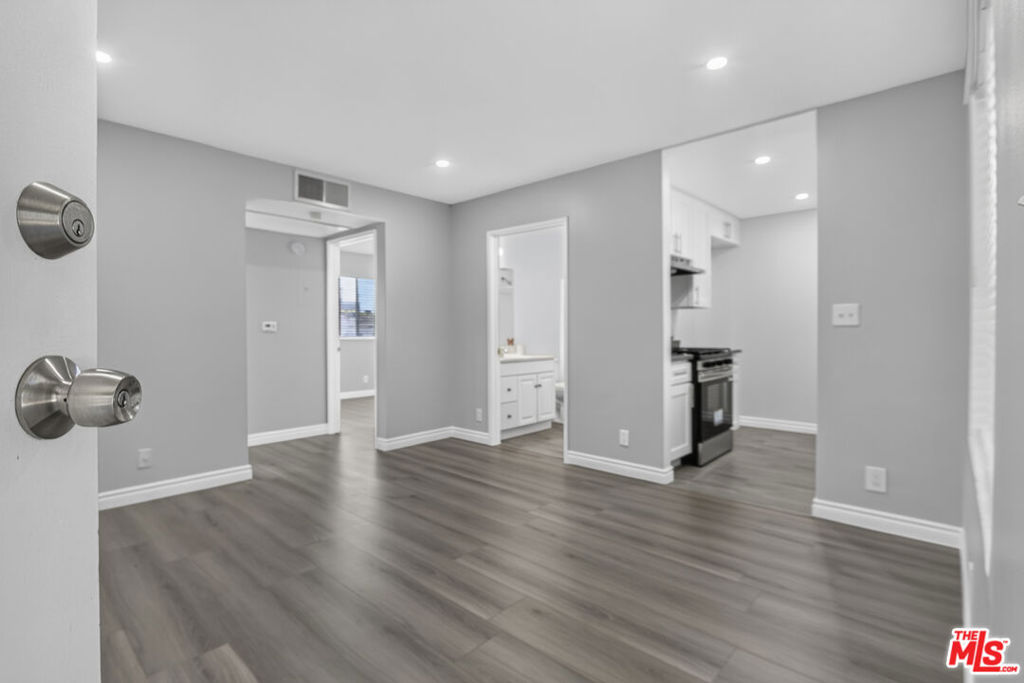 11901 Valerio Street Property Photo 12