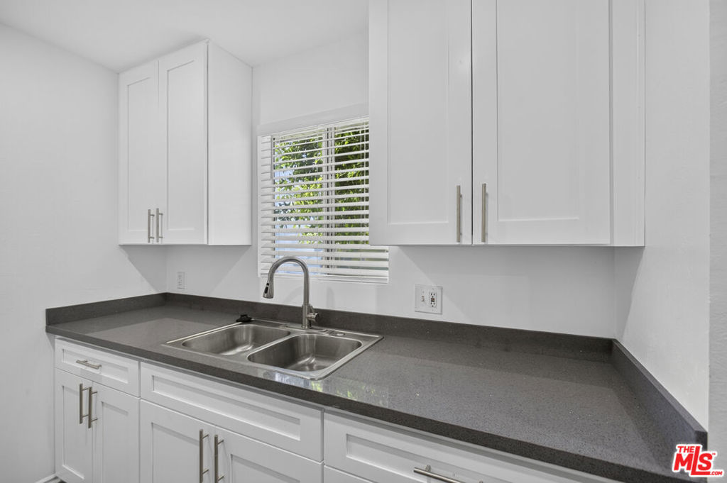 11901 Valerio Street Property Photo 14
