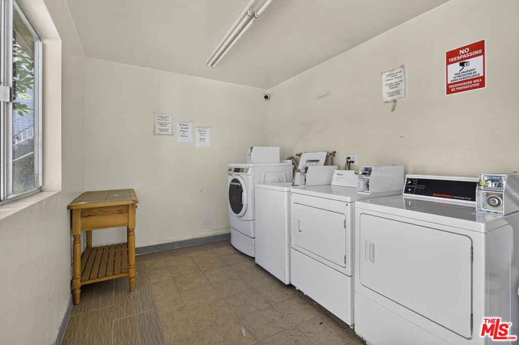 11901 Valerio Street Property Photo 17