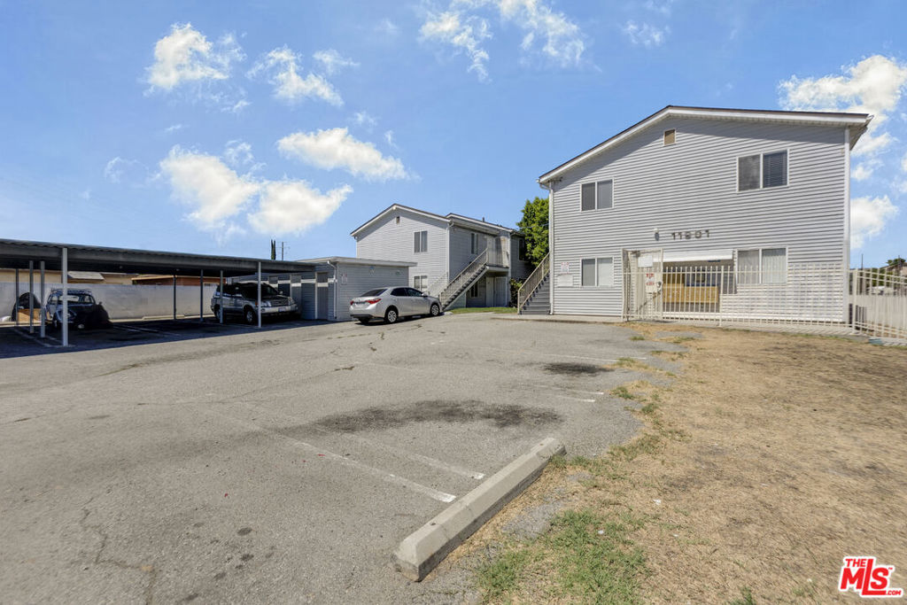 11901 Valerio Street Property Photo 22