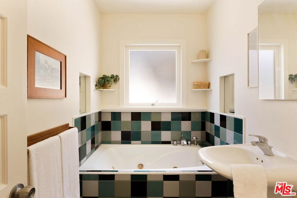 309 Stowe Terrace Property Photo 26