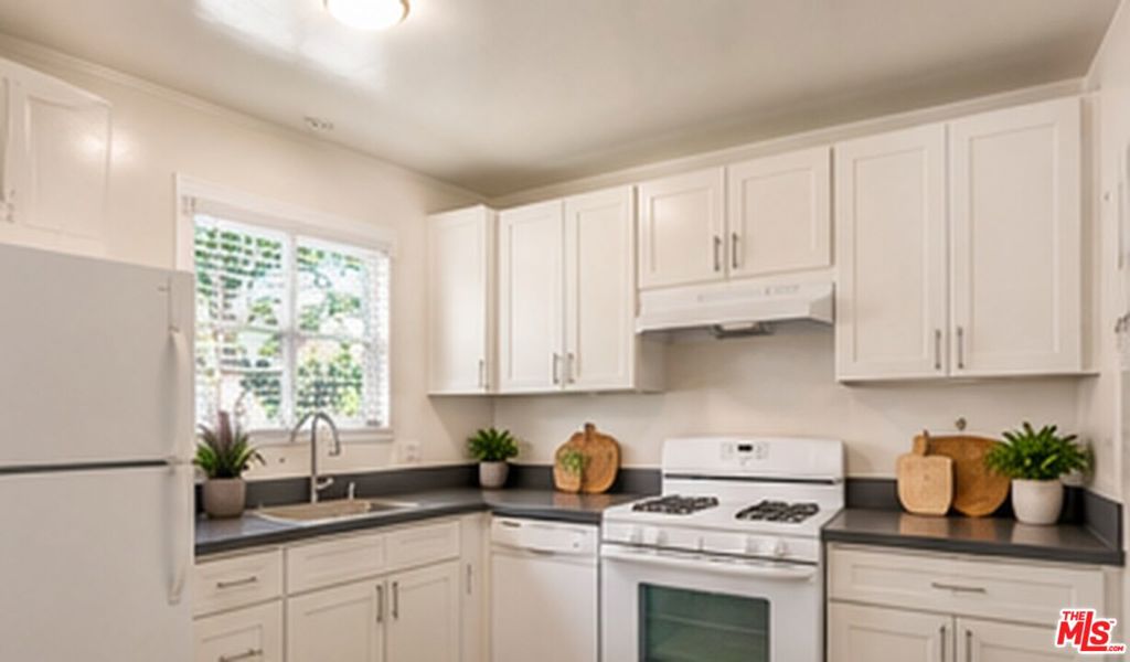 419 N. N Van Ness Avenue Property Photo 10