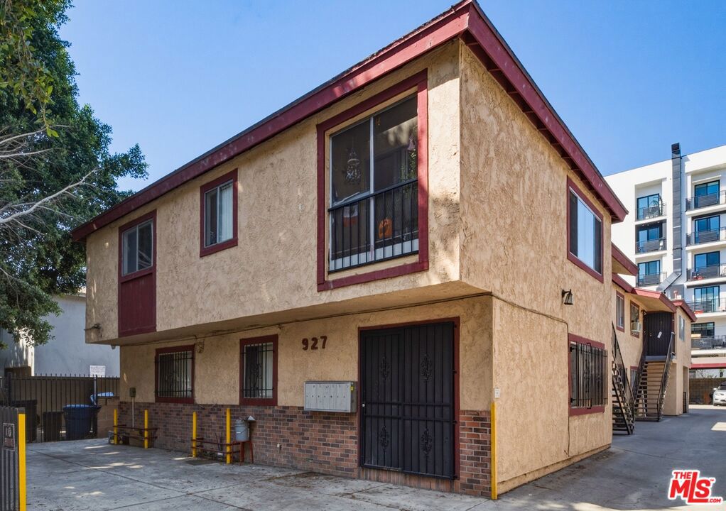 927 S Berendo Street Property Photo 1