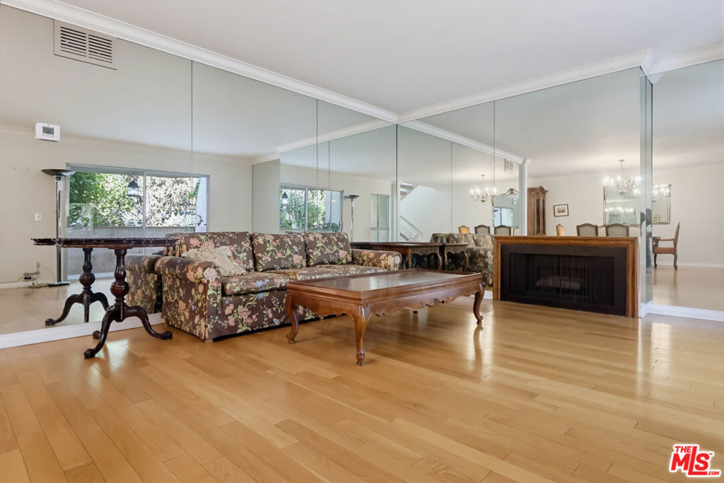 5339 Coldwater Canyon Avenue B Property Photo 8