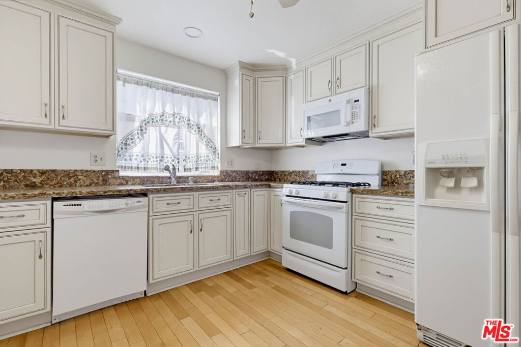 5339 Coldwater Canyon Avenue B Property Photo 12