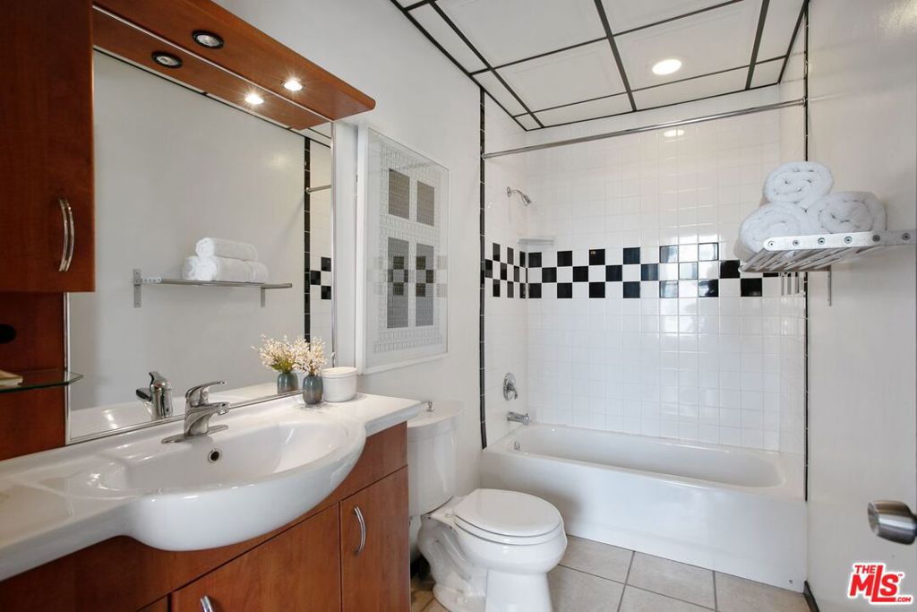 108 W 2nd Street 514 Property Photo 15