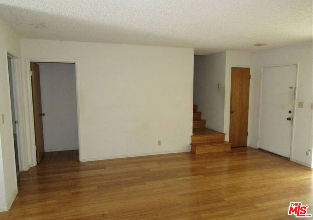 7115 Etiwanda Avenue 18 Property Photo 3
