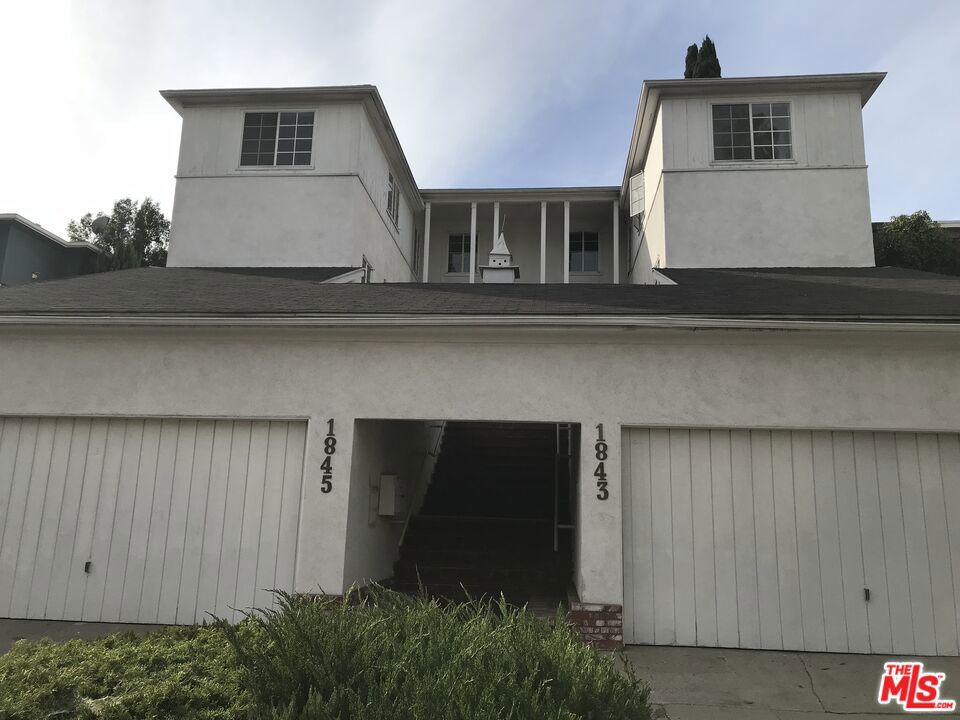 1843 S BEVERLY GLEN Boulevard 1/2 Property Photo 1