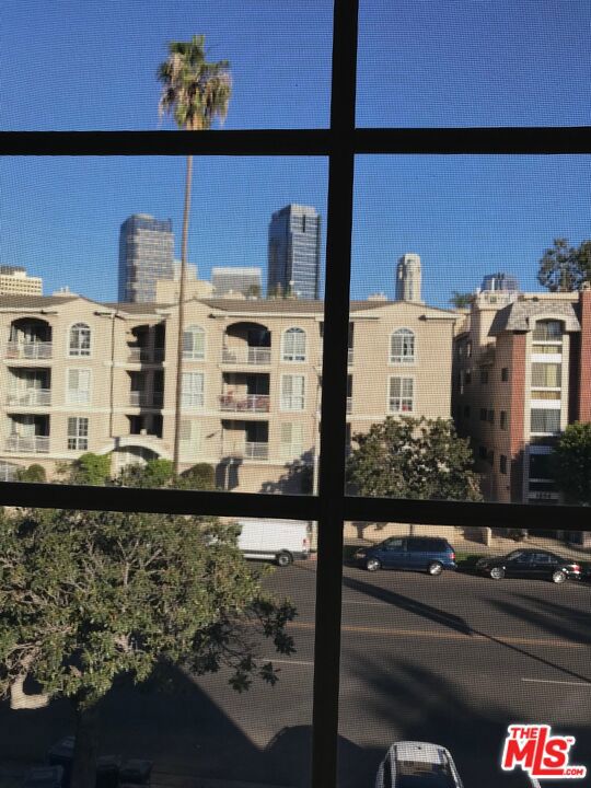 1843 S Beverly Glen Boulevard 1/2 Property Photo 5