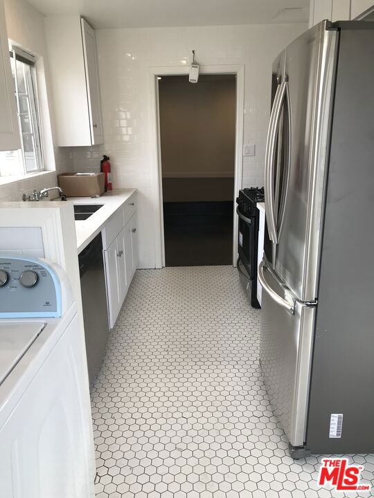 1843 S Beverly Glen Boulevard 1/2 Property Photo 7