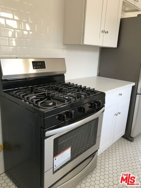 1843 S Beverly Glen Boulevard 1/2 Property Photo 8