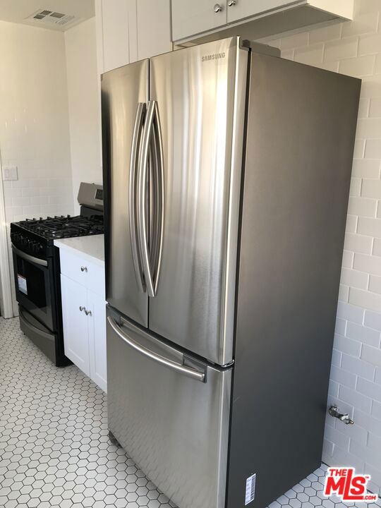 1843 S Beverly Glen Boulevard 1/2 Property Photo 9