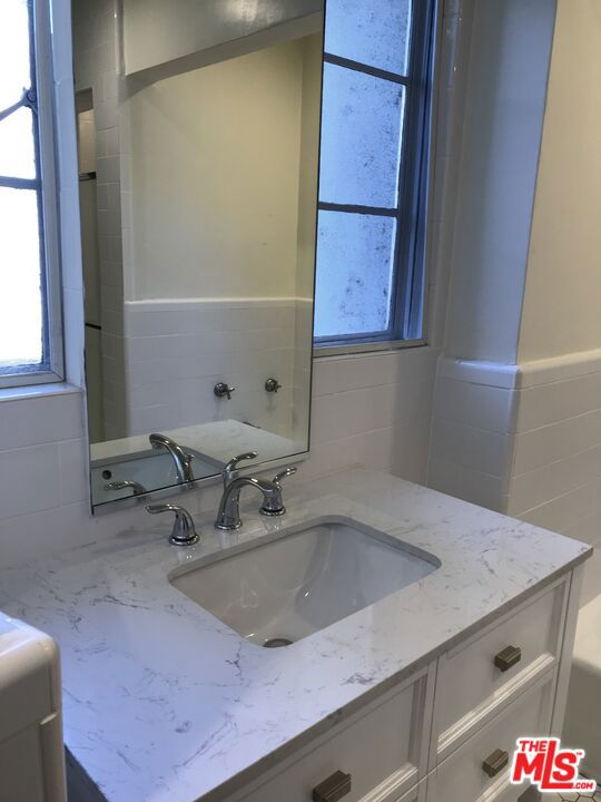 1843 S Beverly Glen Boulevard 1/2 Property Photo 14