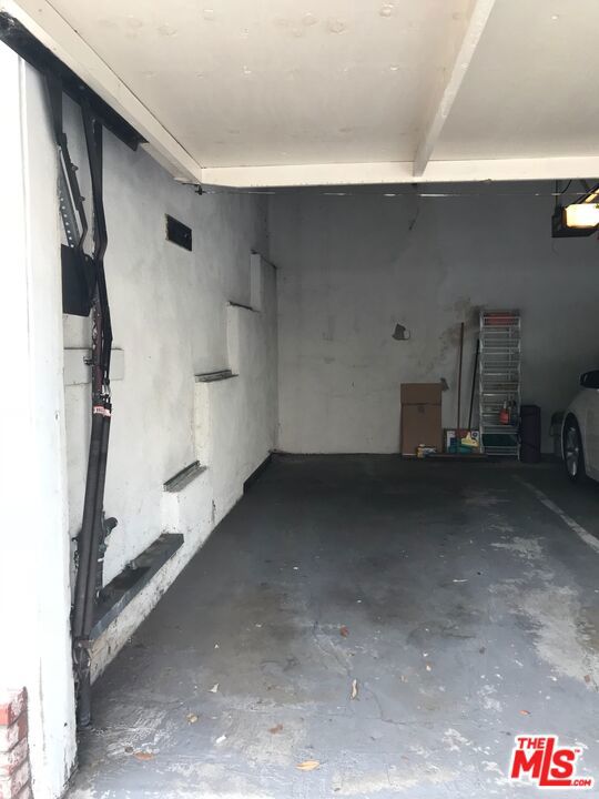 1843 S Beverly Glen Boulevard 1/2 Property Photo 17