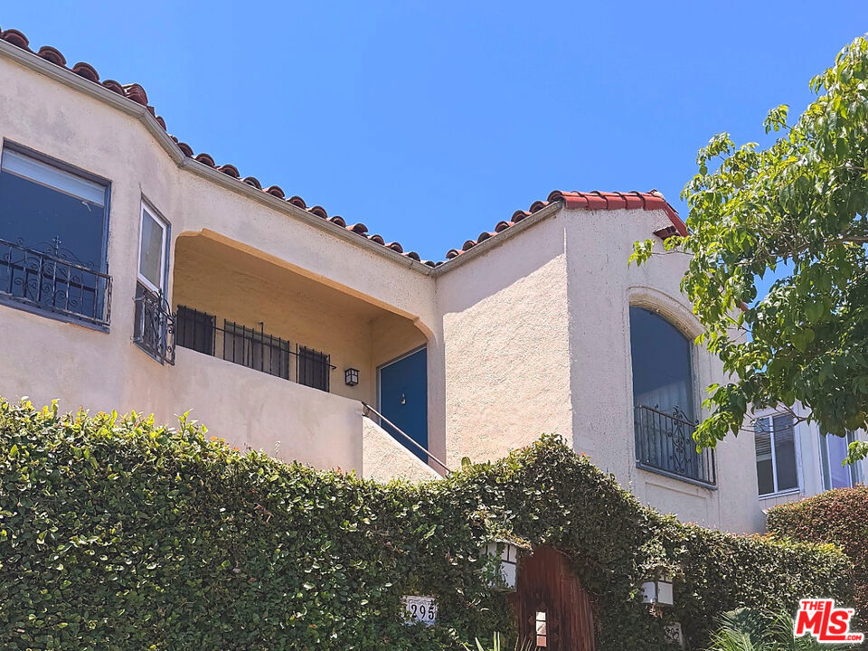 1295 S Cochran Avenue Property Photo 1