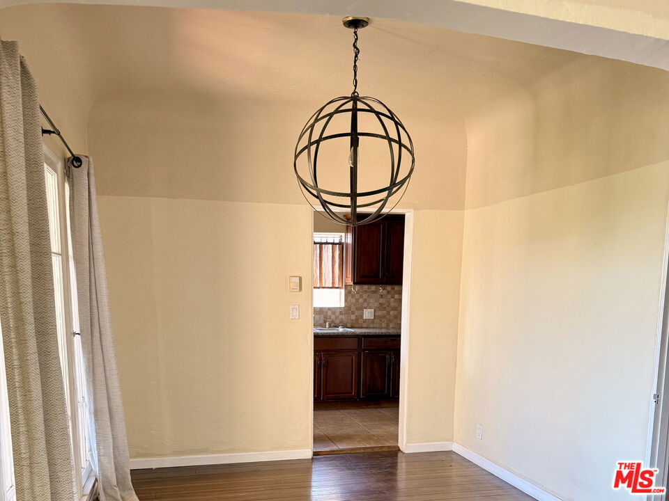 1295 S Cochran Avenue Property Photo 6