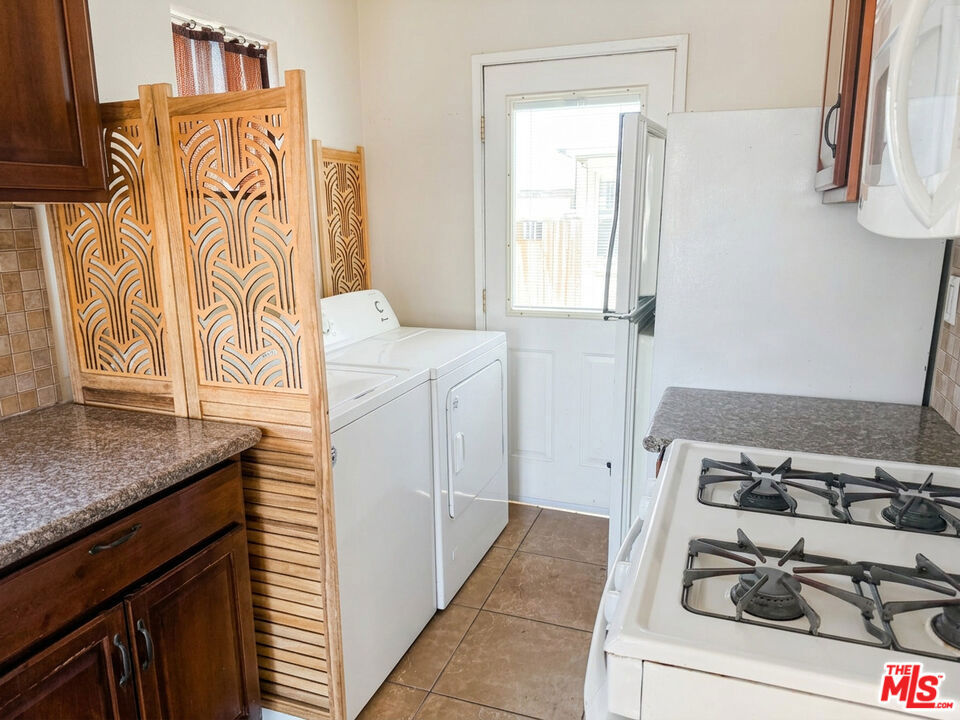 1295 S Cochran Avenue Property Photo 8