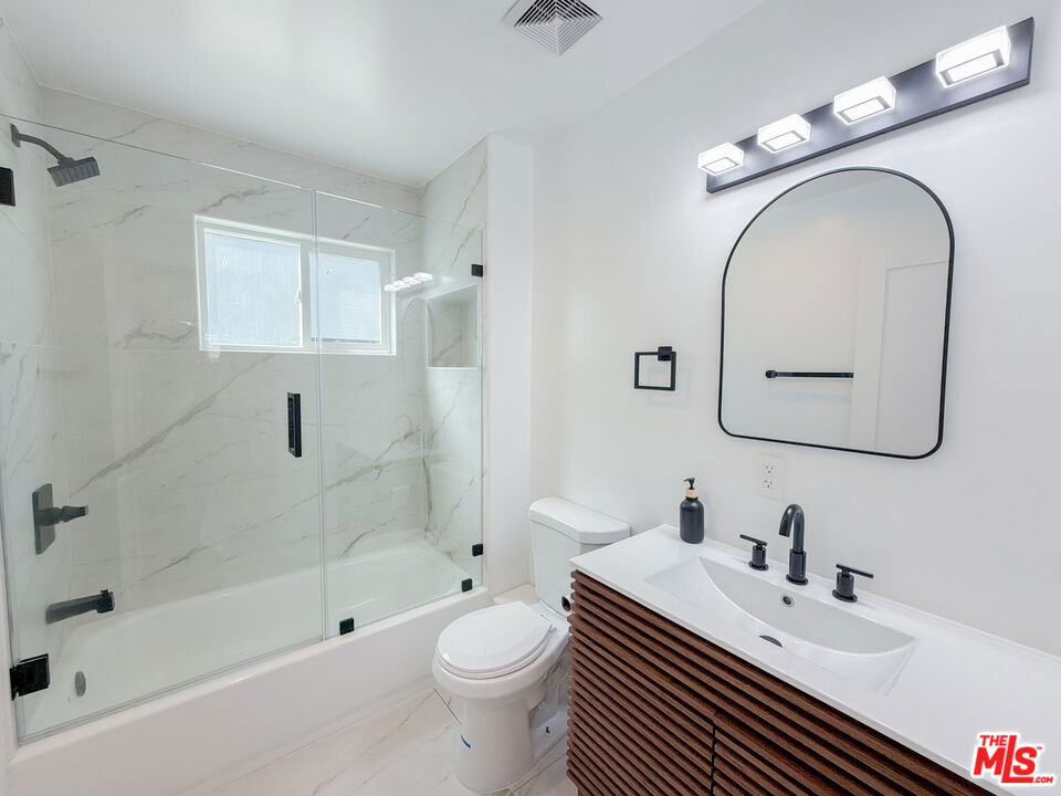 6138 Carlos Avenue 1/2 Property Photo 13