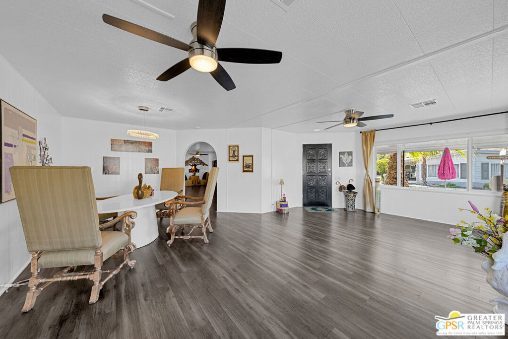 382 Club Circle Drive Property Photo 7
