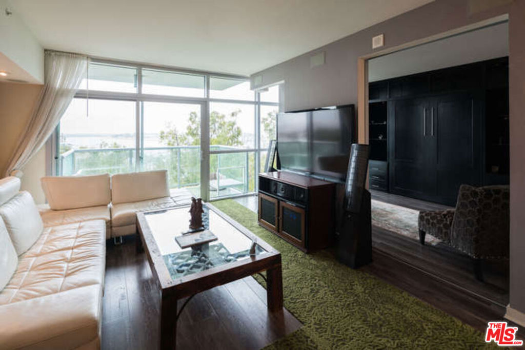 13700 Marina Pointe Drive 703 Property Photo 4