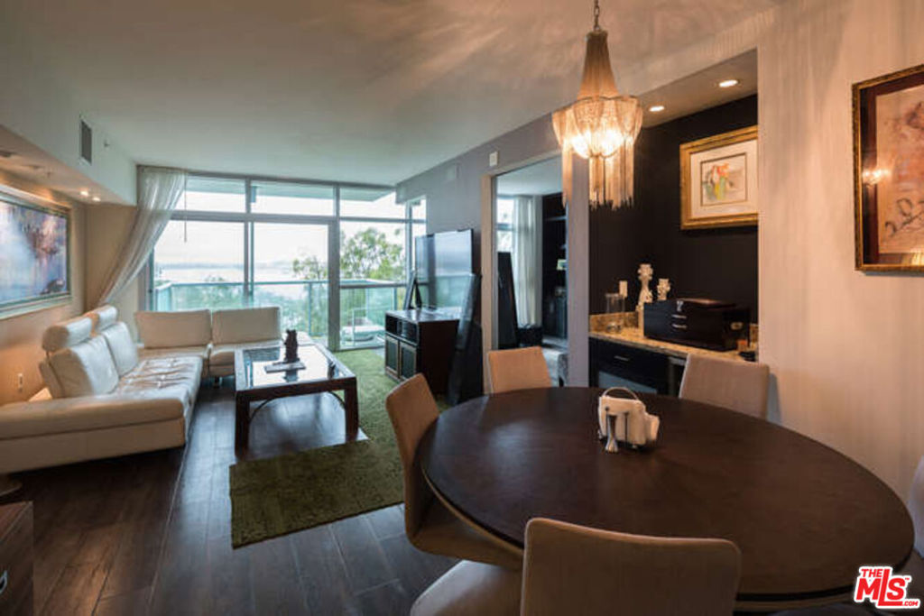 13700 Marina Pointe Drive 703 Property Photo 6