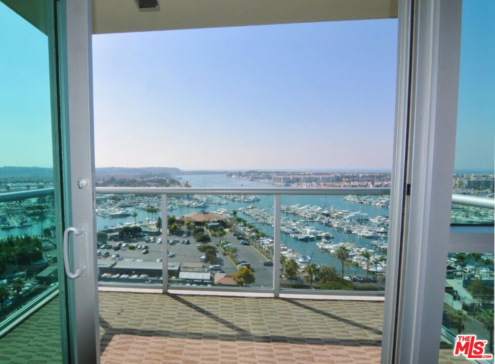 13700 Marina Pointe Drive 703 Property Photo 31