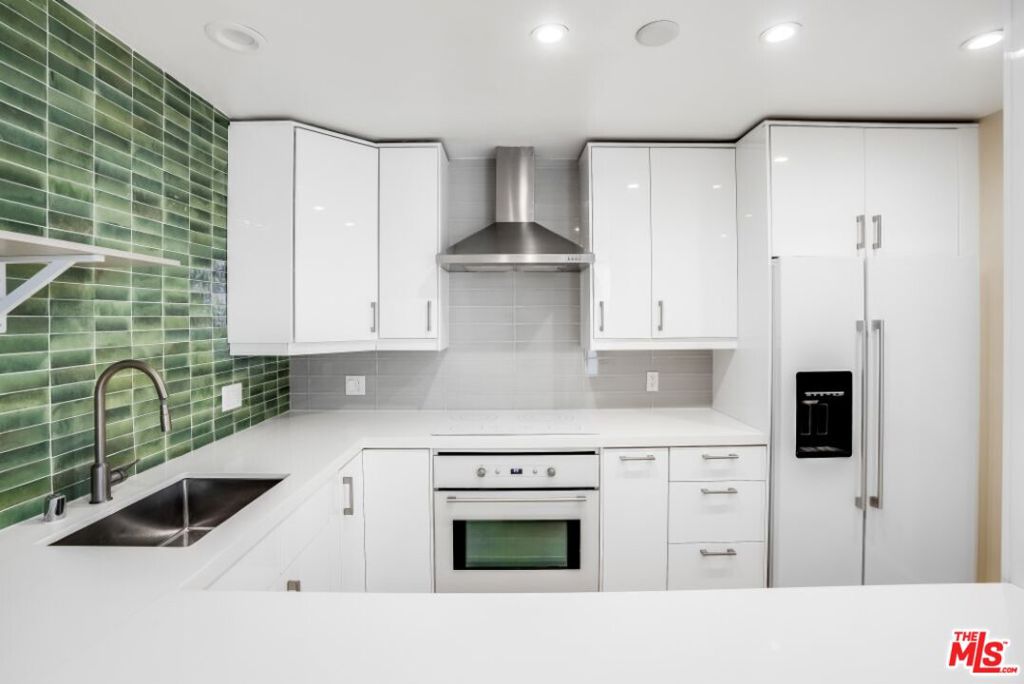 10433 Wilshire Boulevard 405 Property Photo 1