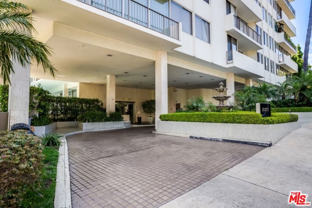 10433 Wilshire Boulevard 405 Property Photo 3