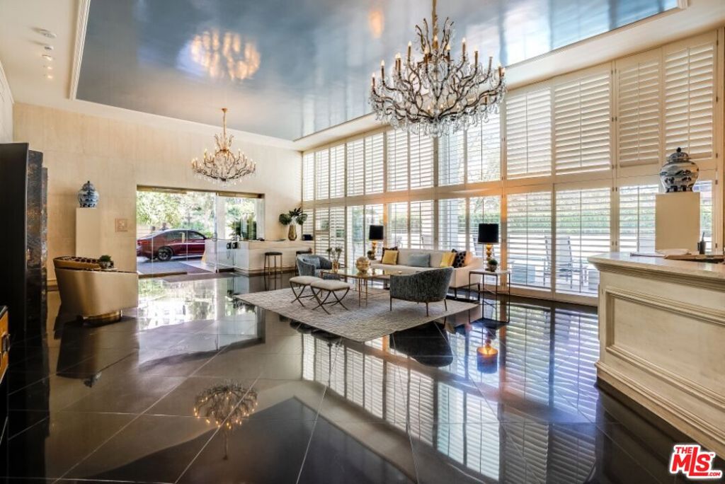 10433 Wilshire Boulevard 405 Property Photo 4