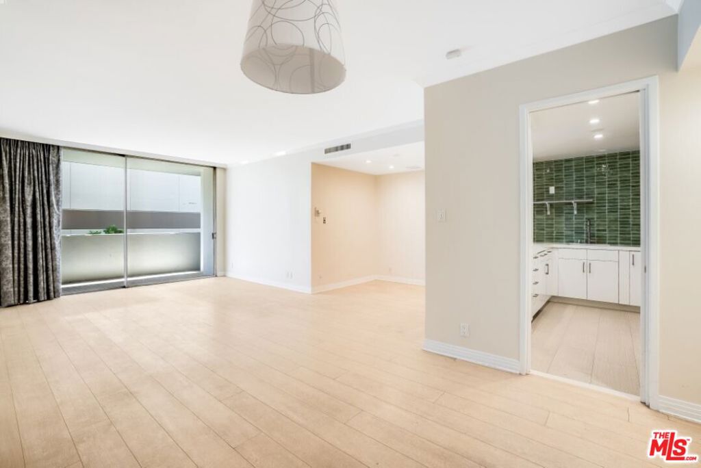 10433 Wilshire Boulevard 405 Property Photo 11