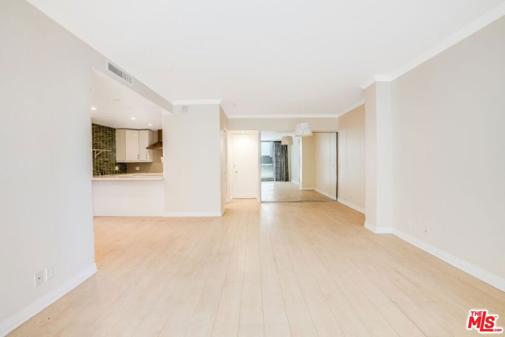 10433 Wilshire Boulevard 405 Property Photo 13