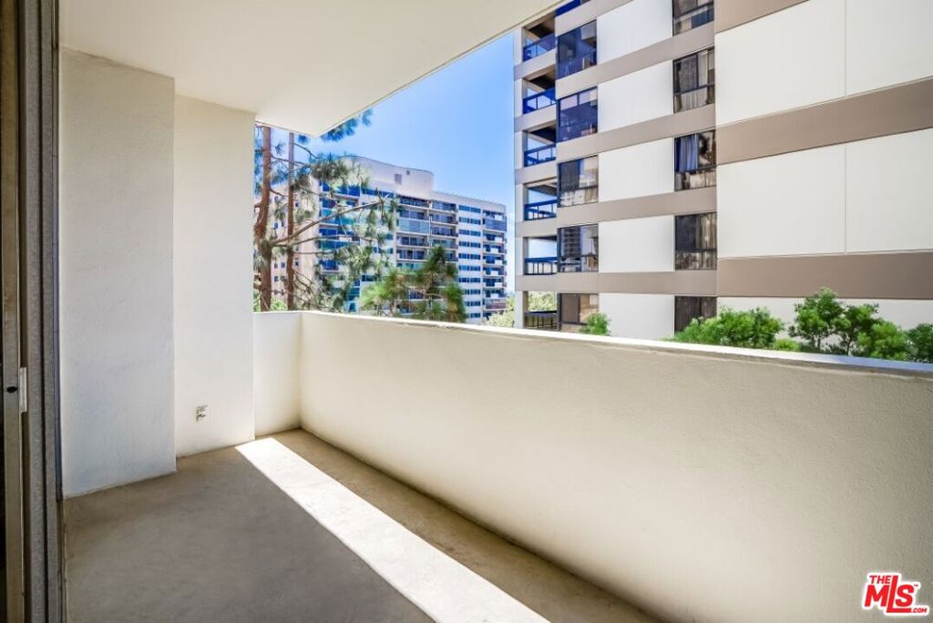 10433 Wilshire Boulevard 405 Property Photo 16