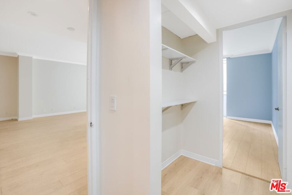 10433 Wilshire Boulevard 405 Property Photo 24