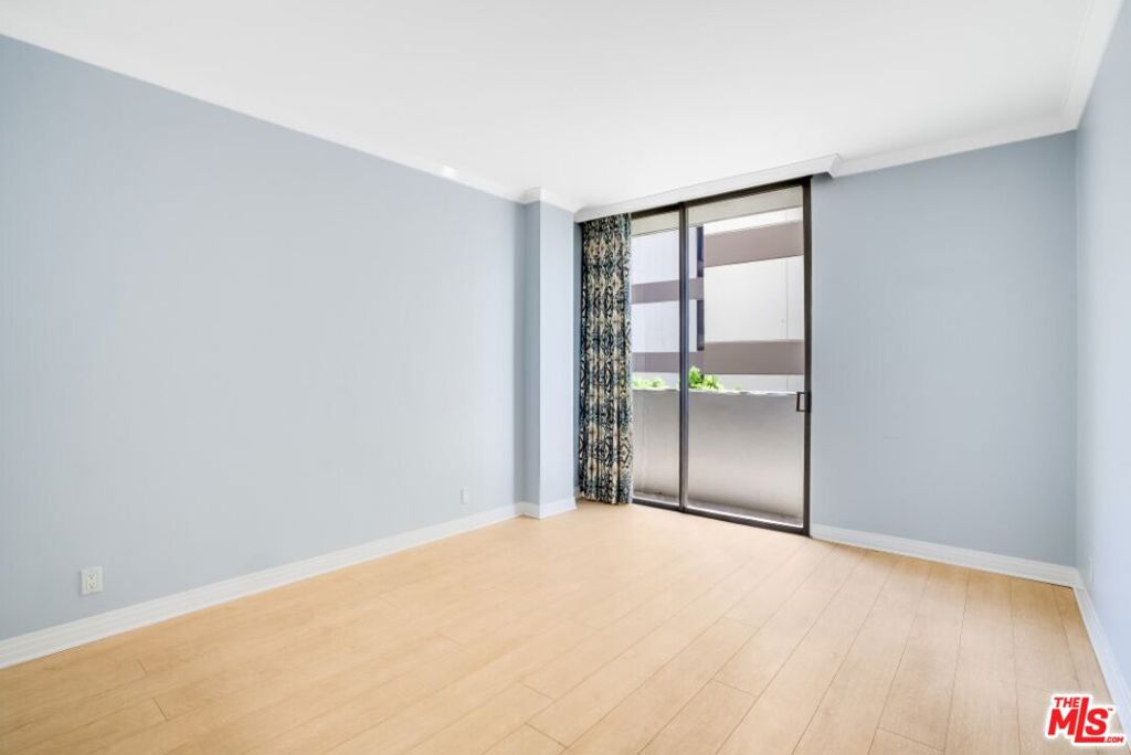 10433 Wilshire Boulevard 405 Property Photo 27